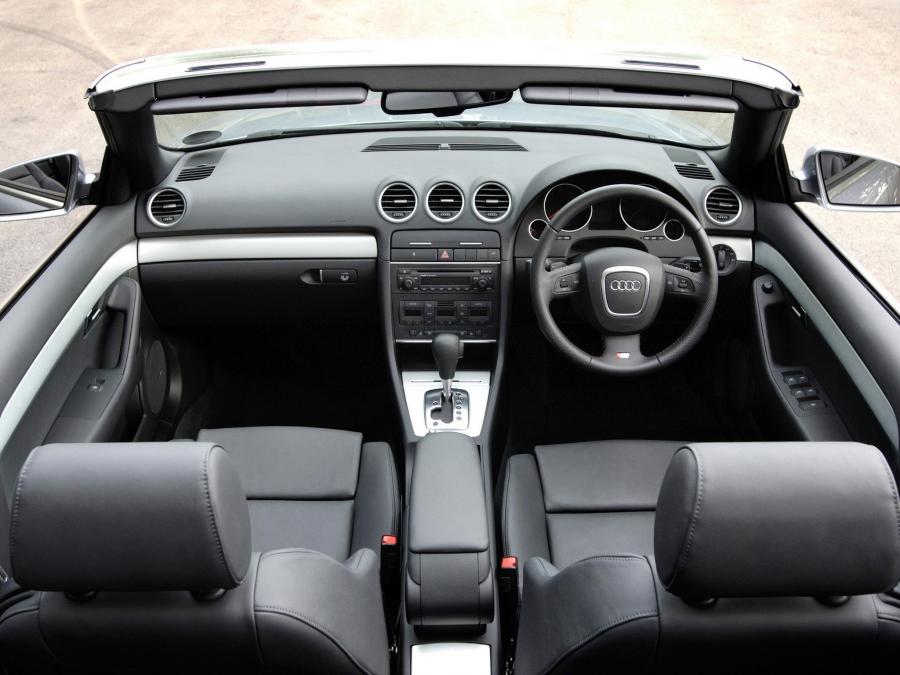 Интерьер Audi A4 2.0T S-Line Cabriolet (B7, 8H) 2005 года  (UK) (фото 2 из 8)